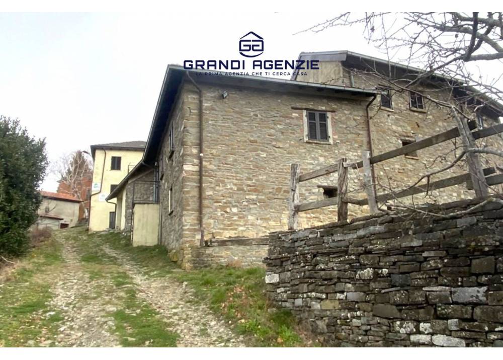 Vendita Casa Vacanze a Borgo Val di Taro quadrilocale  di 80 mq